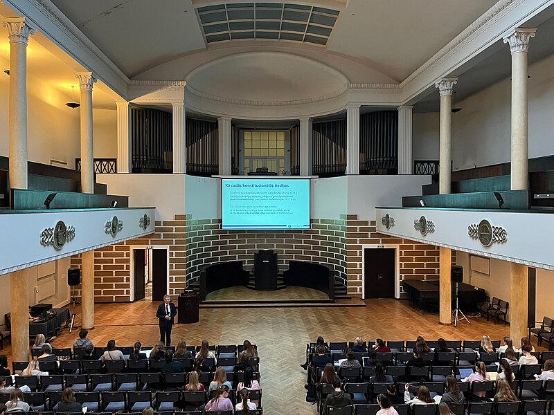 Jauno juristu universitātes trešajā nodarbību dienā – ieskats valsts varas un tiesu darba pamatos