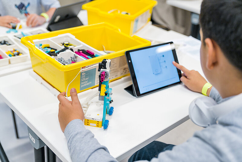 Uzsāk jauniešu nodarbinātības veicināšanai veltītu projektu REOPEN 