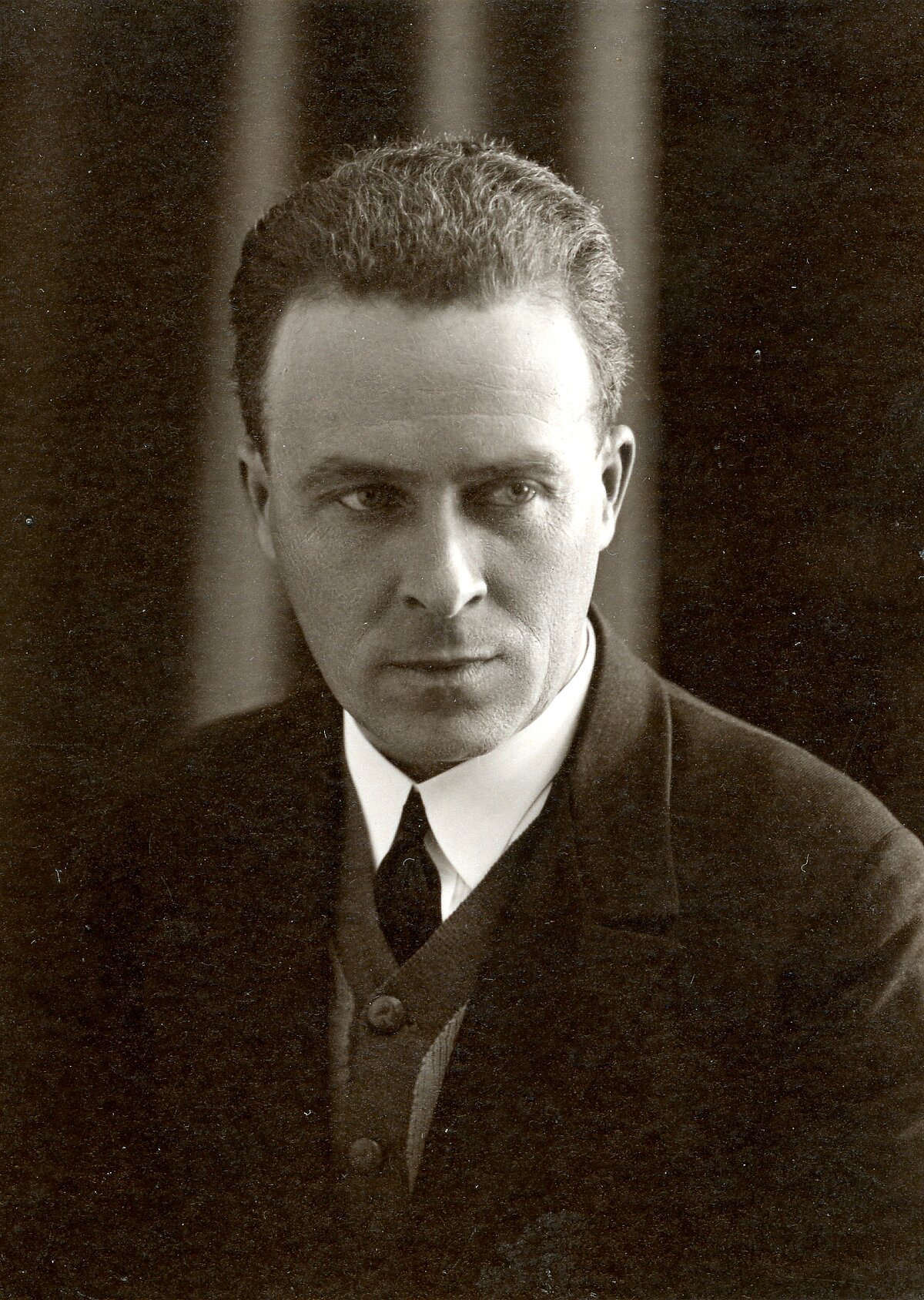 LU Arhitektūras fakultātes profesors, LU Lielās aulas projekta autors Ernests Štālbergs. Foto: no LU Muzeja krājuma LU Arhitektūras fakultātes profesors, LU Lielās aulas projekta autors Ernests Štālbergs. Foto: no LU Muzeja krājuma