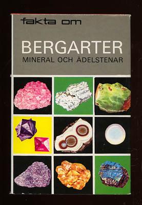 Fakta om bergarter, mineral och ädelstenar” /Zim, Herbert S., och Paul R. Shaffer ; Overs. och bearb. av Irene Mellis.1969.
Latv.val.: Fakti par akmeņiem, minerāliem un dārgakmeņiem. Attēls no: antikvariat.net